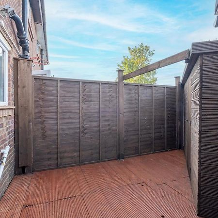 Kings House Apartment Hayes, West London Apt A Northolt  Экстерьер фото