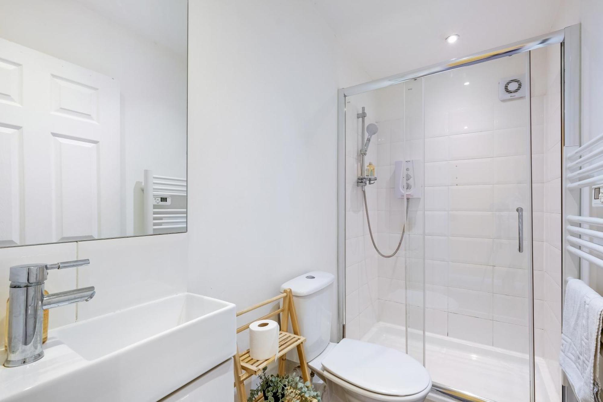 Kings House Apartment Hayes, West London Apt A Northolt  Экстерьер фото